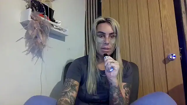 Snapshot of poppyinga1 chatting on 02/23/26, 04:48 poppyinga1 online show from 02/23/26, 04:48