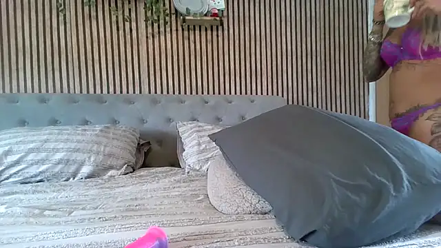 Snapshot of poppyinga1 chatting on 04/23/26, 09:19 poppyinga1 online show from 04/23/26, 09:19