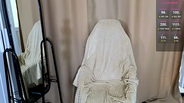 Snapshot of Candy_Flosse chatting on 06/13/26, 06:00 Candy Flosse online show from 06/13/26, 06:00