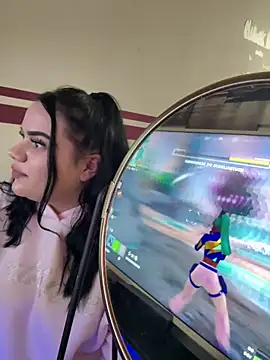 Snapshot of Shellybttn chatting on 09/13/25, 02:00 Shellybttn online show from 09/13/25, 02:00