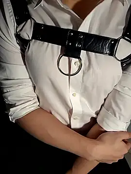 111owo111 online show from 10/11/25, 12:04