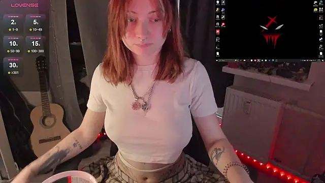 Snapshot of Melante chatting on 09/16/25, 12:39 Melante online show from 09/16/25, 12:39