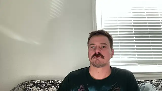 Snapshot of steelwoodVids chatting on 12/03/25, 08:18 steelwoodVids online show from 12/03/25, 08:18