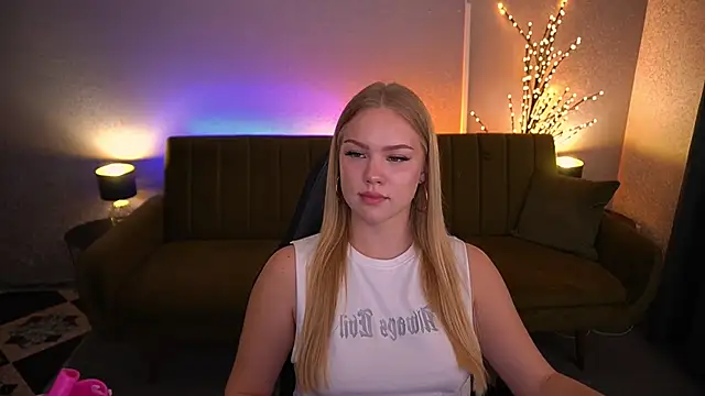 Snapshot of CelesteNoir chatting on 09/10/25, 01:55 CelesteNoir online show from 09/10/25, 01:55