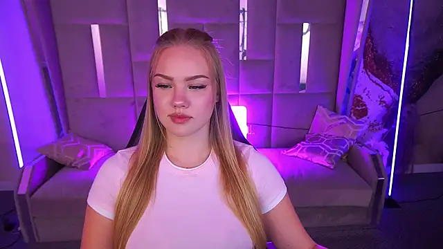 Snapshot of CelesteNoir chatting on 09/15/25, 01:11 CelesteNoir online show from 09/15/25, 01:11