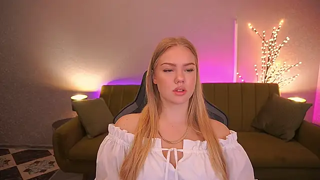 Snapshot of CelesteNoir chatting on 09/29/25, 06:18 CelesteNoir online show from 09/29/25, 06:18