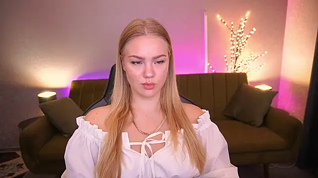 Snapshot of CelesteNoir chatting on 09/30/25, 06:29 CelesteNoir online show from 09/30/25, 06:29