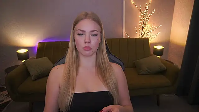 Snapshot of CelesteNoir chatting on 10/02/25, 06:31 CelesteNoir online show from 10/02/25, 06:31