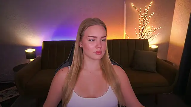 Snapshot of CelesteNoir chatting on 10/10/25, 06:23 CelesteNoir online show from 10/10/25, 06:23