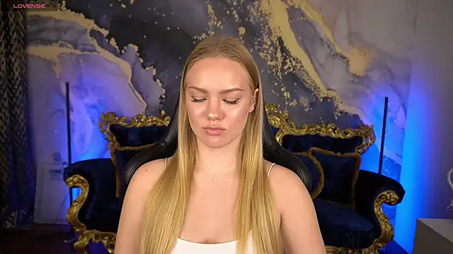 Snapshot of CelesteNoir chatting on 11/04/25, 07:40 CelesteNoir online show from 11/04/25, 07:40