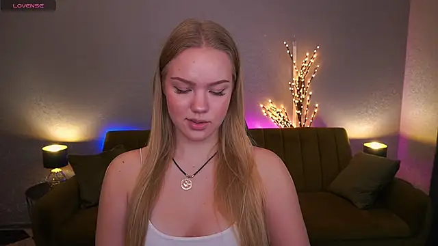 Snapshot of CelesteNoir chatting on 11/11/25, 08:03 CelesteNoir online show from 11/11/25, 08:03