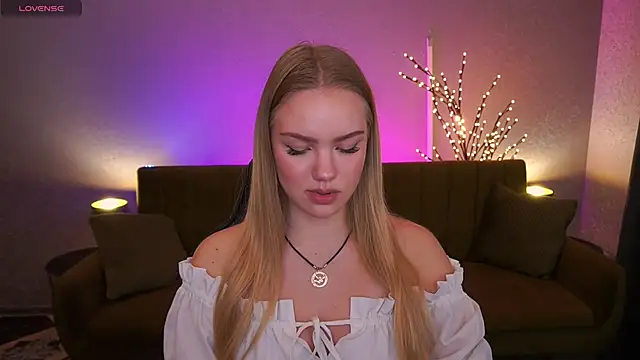 Snapshot of CelesteNoir chatting on 11/18/25, 07:46 CelesteNoir online show from 11/18/25, 07:46