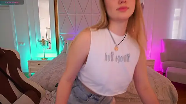 Snapshot of CelesteNoir chatting on 12/16/25, 07:57 CelesteNoir online show from 12/16/25, 07:57