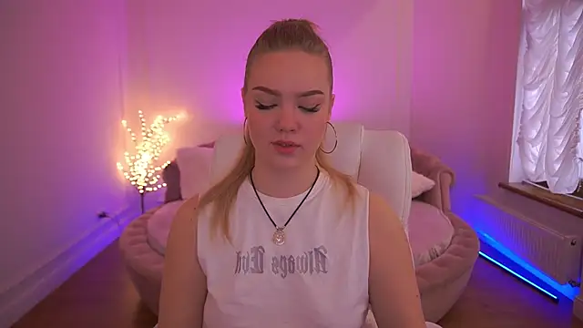 Snapshot of CelesteNoir chatting on 12/18/25, 07:58 CelesteNoir online show from 12/18/25, 07:58