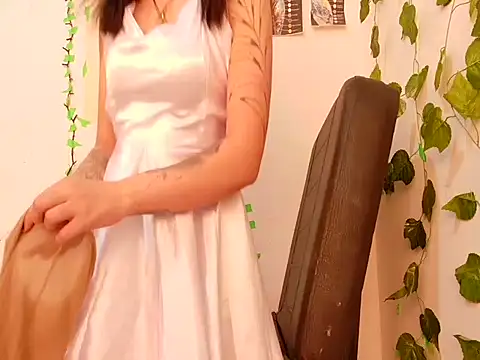 Snapshot of lucywhite13 chatting on 09/11/25, 07:03 lucywhite13 online show from 09/11/25, 07:03