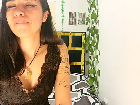 Snapshot of lucywhite13 chatting on 09/15/25, 11:16 lucywhite13 online show from 09/15/25, 11:16