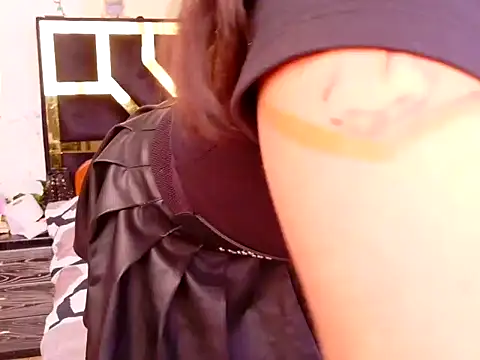 Snapshot of lucywhite13 chatting on 10/14/25, 07:36 lucywhite13 online show from 10/14/25, 07:36