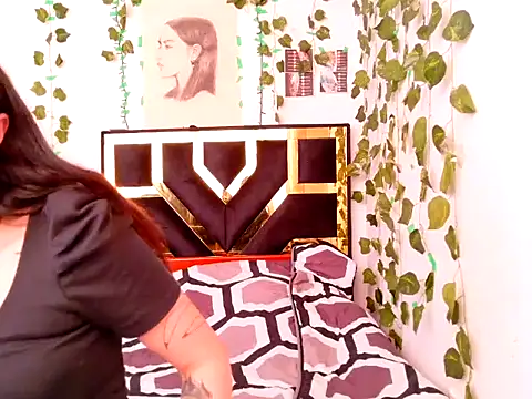 Snapshot of lucywhite13 chatting on 10/23/25, 07:34 lucywhite13 online show from 10/23/25, 07:34