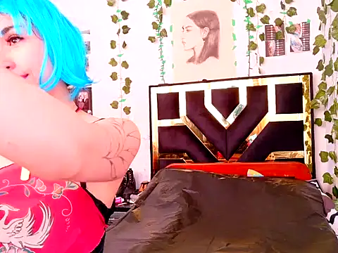 Snapshot of lucywhite13 chatting on 10/25/25, 04:35 lucywhite13 online show from 10/25/25, 04:35