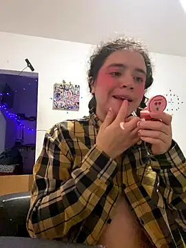 Snapshot of Lucy_YupiSweet chatting on 10/31/25, 07:31 Lucy YupiSweet online show from 10/31/25, 07:31