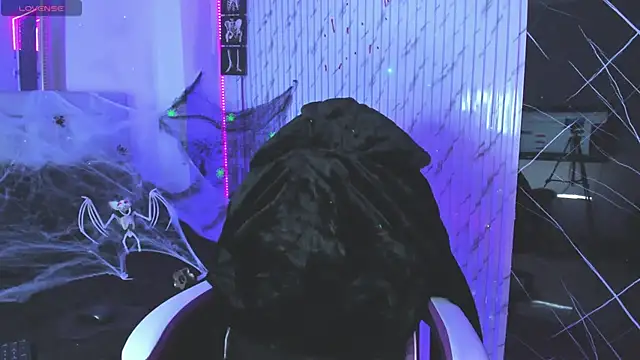 chloe jacksonn online show from 11/05/25, 12:21