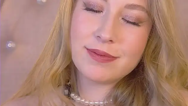 Snapshot of MiaEuphoria_ chatting on 10/06/25, 03:48 MiaEuphoria  online show from 10/06/25, 03:48