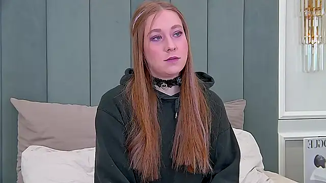 Snapshot of MiaEuphoria_ chatting on 12/02/25, 03:23 MiaEuphoria online show from 12/02/25, 03:23