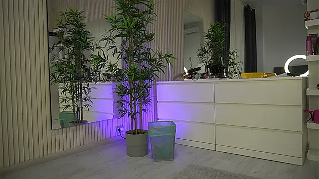 Snapshot of EmmaBlanco chatting on 03/30/26, 05:41 EmmaBlanco online show from 03/30/26, 05:41