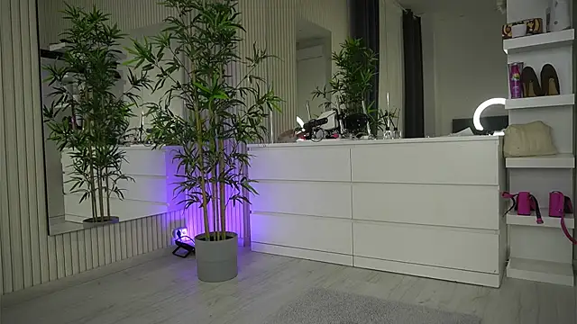 Snapshot of EmmaBlanco chatting on 04/01/26, 05:30 EmmaBlanco online show from 04/01/26, 05:30