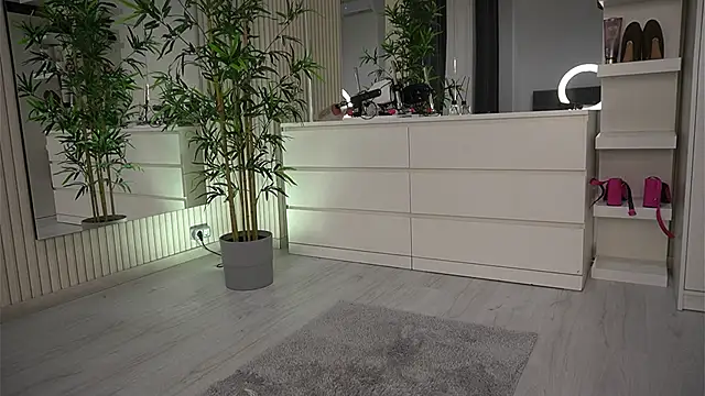 Snapshot of EmmaBlanco chatting on 04/02/26, 05:05 EmmaBlanco online show from 04/02/26, 05:05