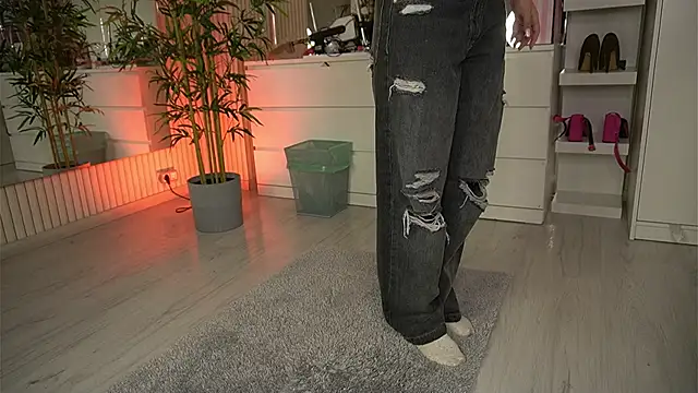 Snapshot of EmmaBlanco chatting on 04/04/26, 04:22 EmmaBlanco online show from 04/04/26, 04:22