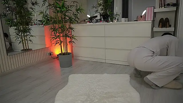 Snapshot of EmmaBlanco chatting on 04/07/26, 04:13 EmmaBlanco online show from 04/07/26, 04:13