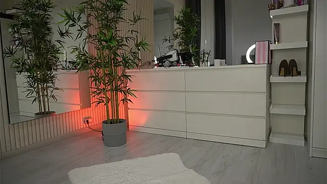 Snapshot of EmmaBlanco chatting on 04/08/26, 04:56 EmmaBlanco online show from 04/08/26, 04:56