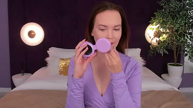 KiraHolli online show from 09/12/25, 03:06