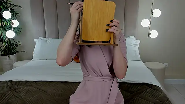 KiraHolli online show from 10/01/25, 03:23