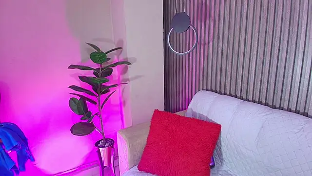 Snapshot of biancaa_18 chatting on 09/17/25, 07:15 biancaa 18 online show from 09/17/25, 07:15