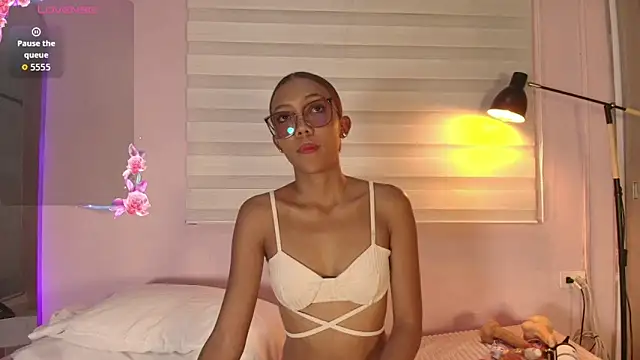 Snapshot of biancaa_18 chatting on 11/13/25, 07:24 biancaa 18 online show from 11/13/25, 07:24