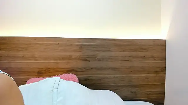 thamiina  online show from 04/16/26, 11:33