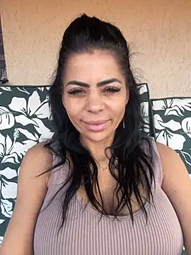 Snapshot of VanesaCharm chatting on 10/17/25, 10:07 VanesaCharm online show from 10/17/25, 10:07