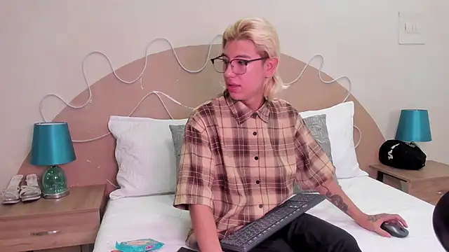 Enrrixxx  online show from 11/03/25, 08:21