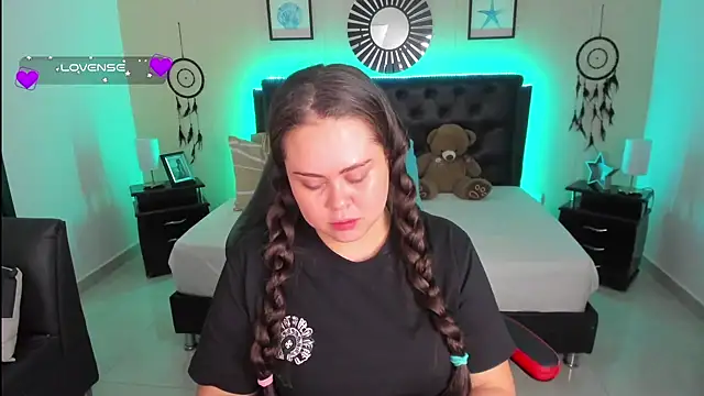 LolaVillalobos online show from 09/13/25, 11:54