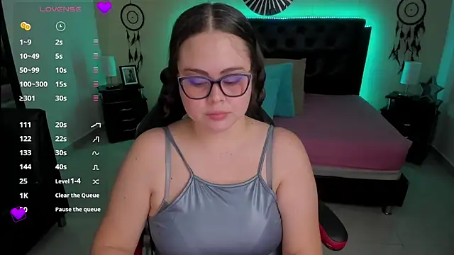 LolaVillalobos online show from 10/09/25, 01:53