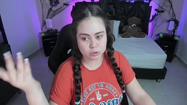 LolaVillalobos online show from 10/18/25, 12:06