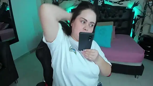 LolaVillalobos online show from 10/27/25, 02:21