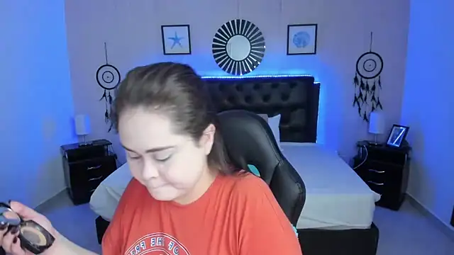 LolaVillalobos online show from 11/15/25, 12:13