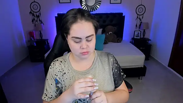 LolaVillalobos online show from 04/17/26, 12:19