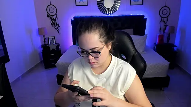 Snapshot of LolaVillalobos chatting on 05/13/26, 01:41 LolaVillalobos online show from 05/13/26, 01:41