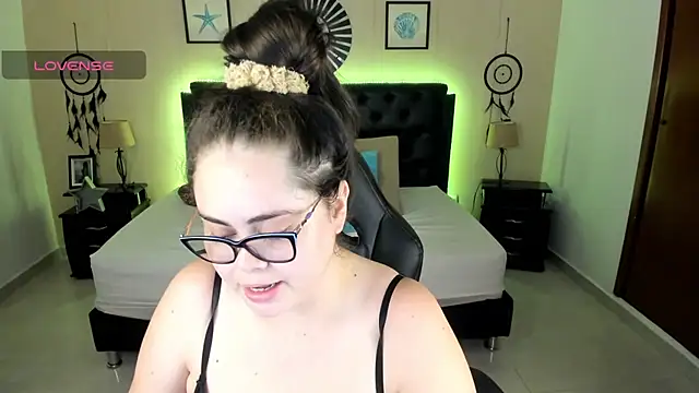 Snapshot of LolaVillalobos chatting on 06/22/26, 02:03 LolaVillalobos online show from 06/22/26, 02:03