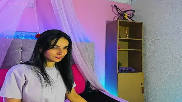 Snapshot of karol_rose chatting on 11/25/25, 10:10 karol rose online show from 11/25/25, 10:10