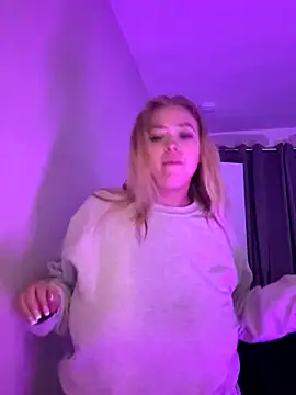 Snapshot of KaylaTrudi chatting on 11/19/25, 08:42 KaylaTrudi online show from 11/19/25, 08:42